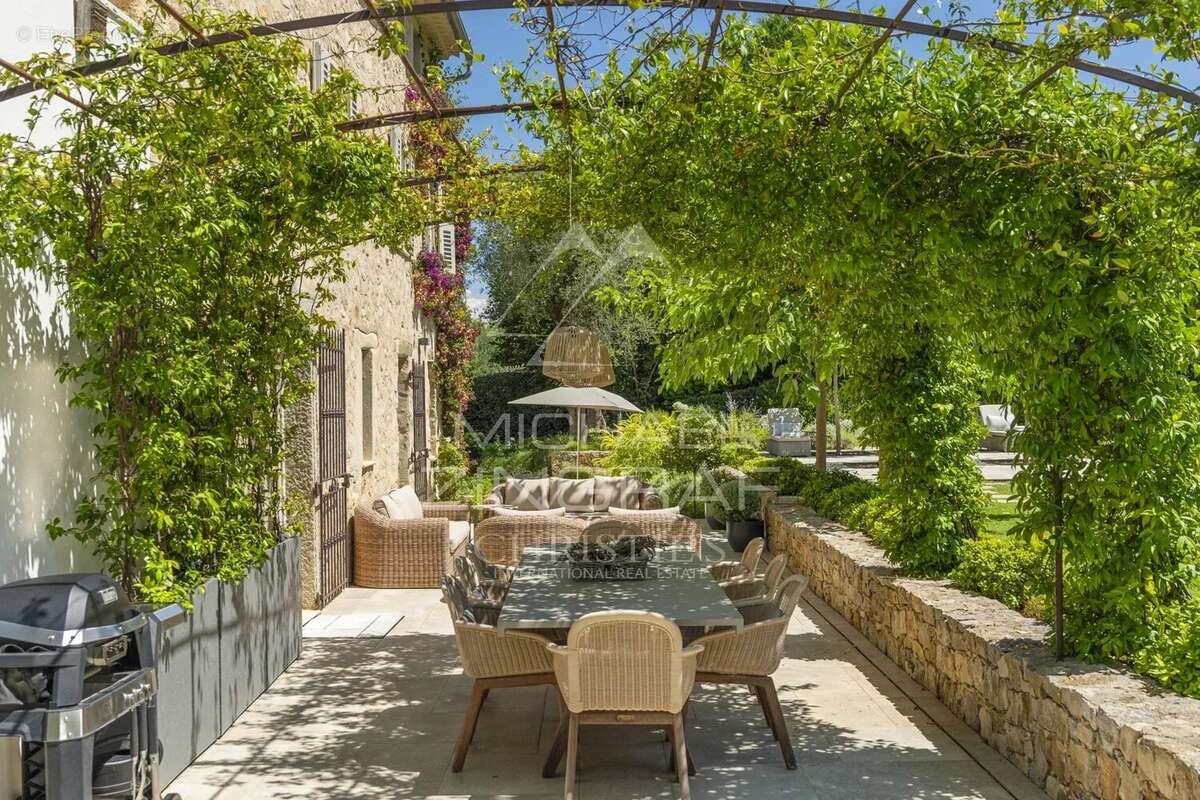 Maison à VALBONNE