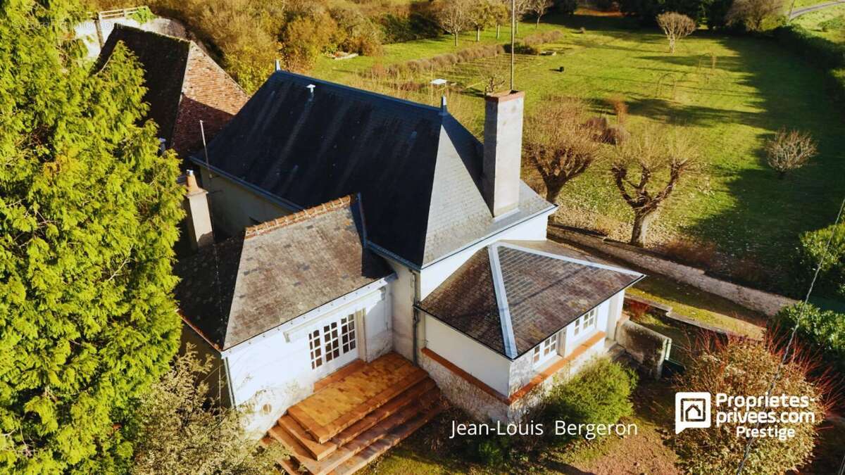 Propriété de charme .Maison bourgeoise en tuffeau, dépendance XVII, parc paysager - photo 5