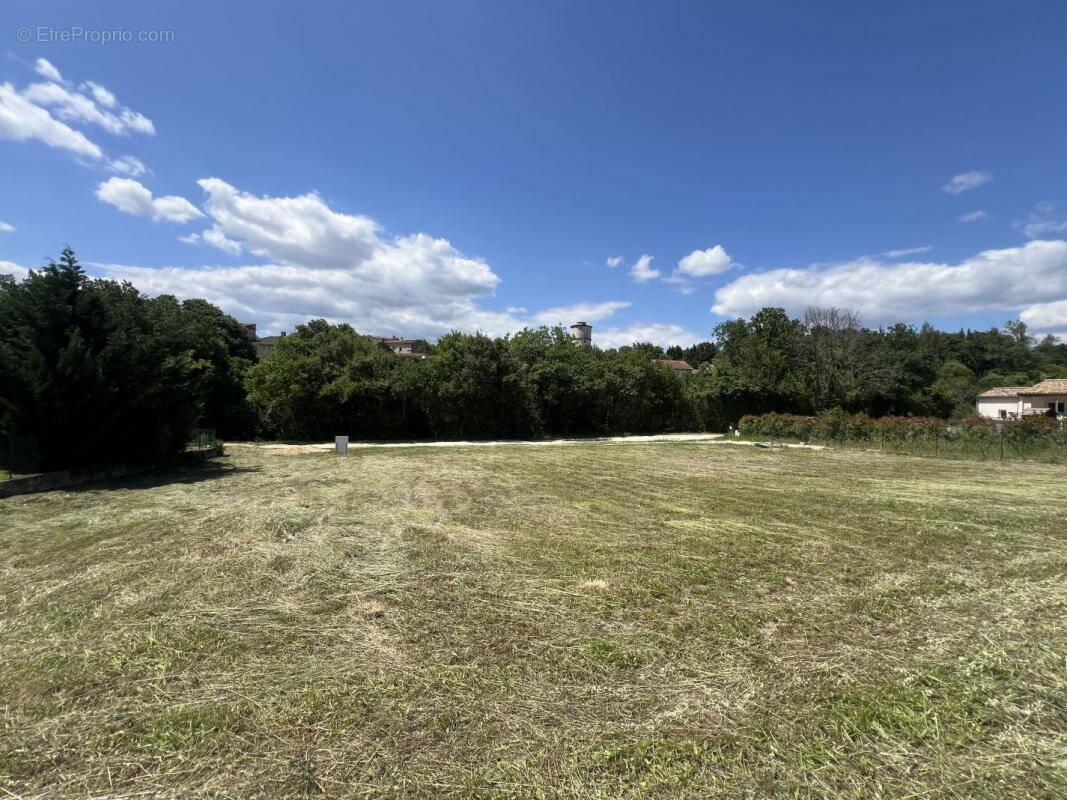 Terrain à VEZENOBRES