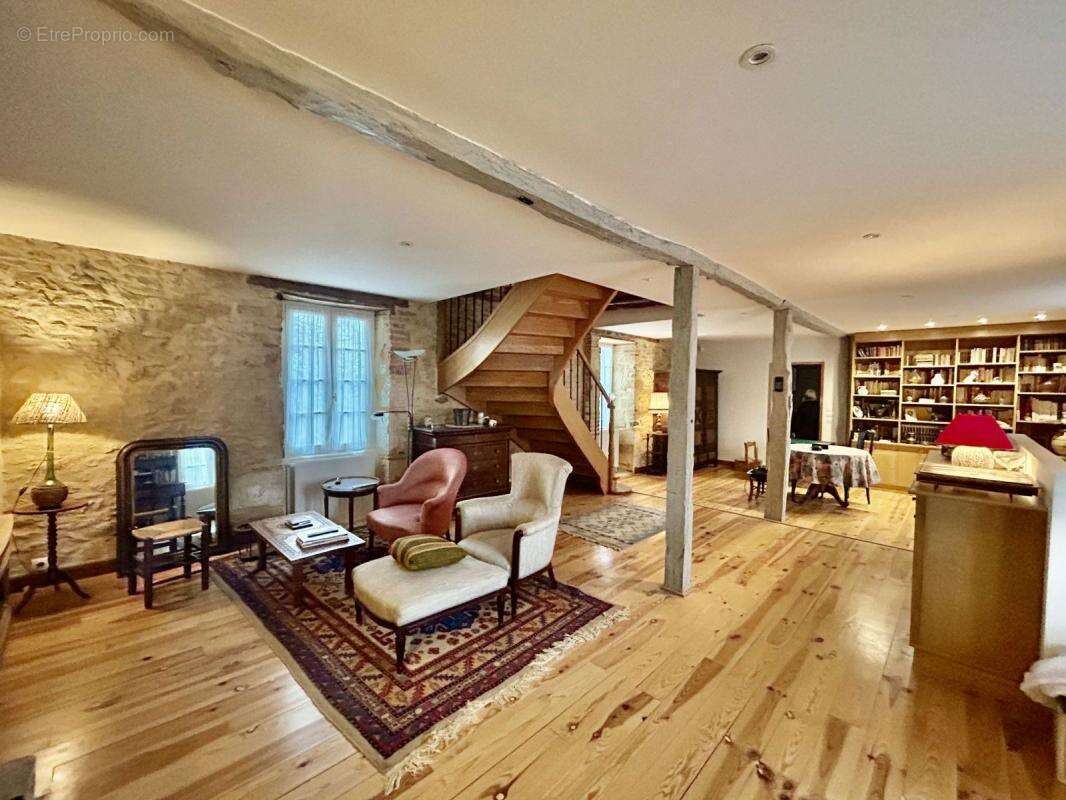 Maison à NADAILLAC-DE-ROUGE