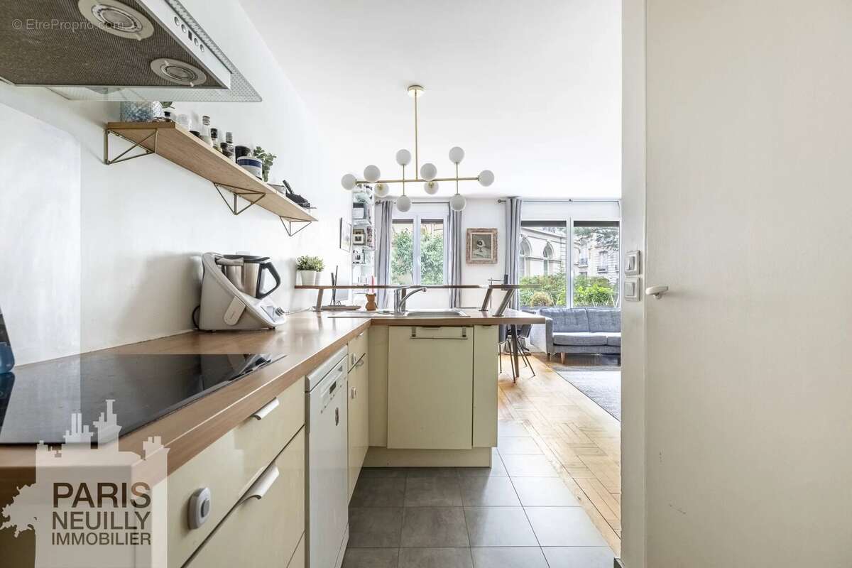 Appartement à PARIS-16E