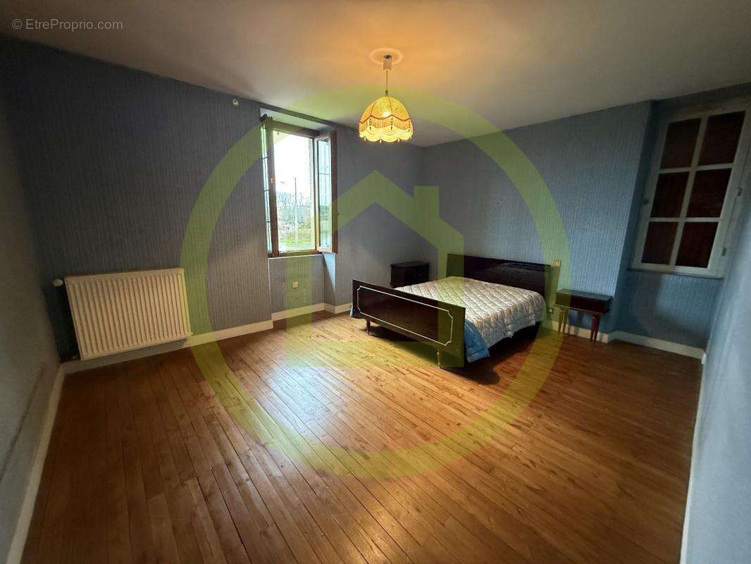 Maison à ROULLET-SAINT-ESTEPHE