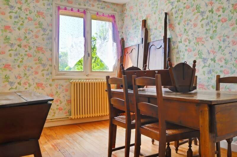 Maison à LA MONNERIE-LE-MONTEL