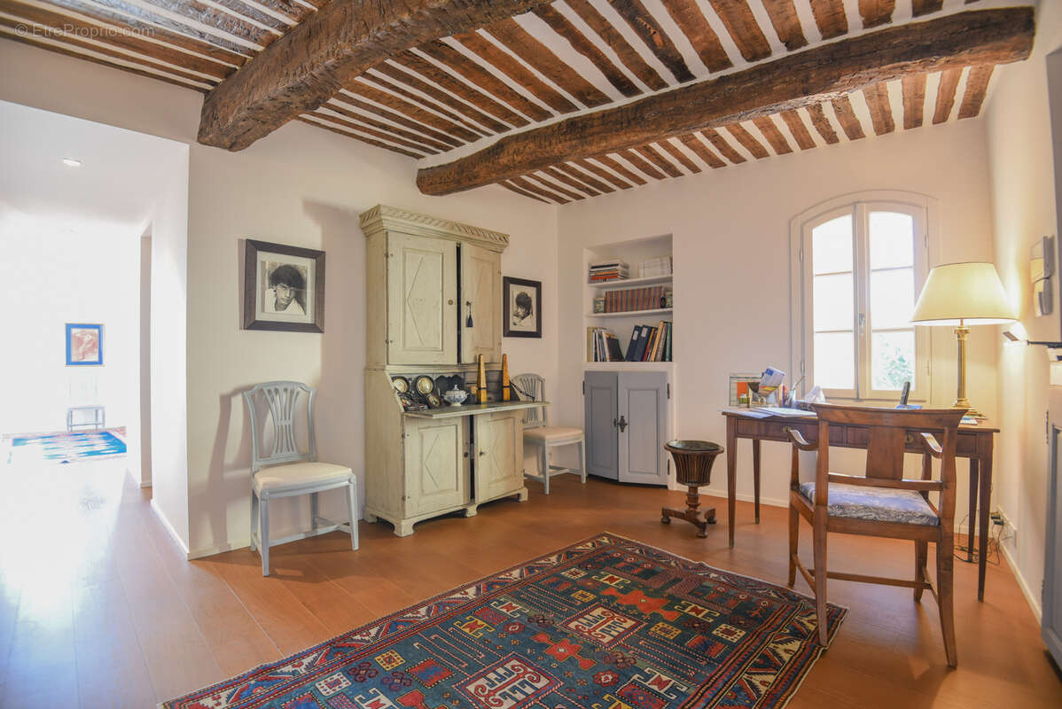 Maison à CHATEAUNEUF-GRASSE