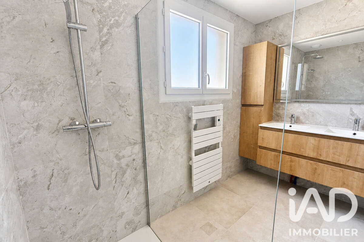 Maison 83 m² à Laval  - photo 8