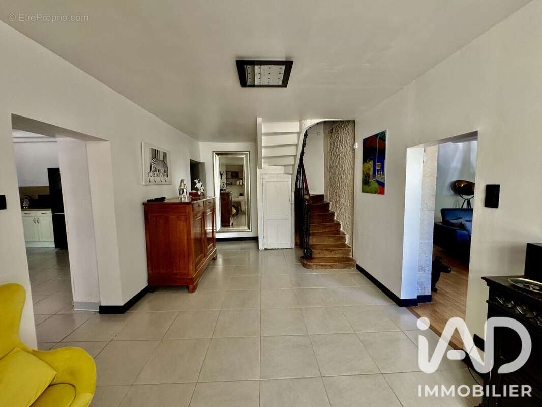 Maison 153 m² à Guimps  - photo 2