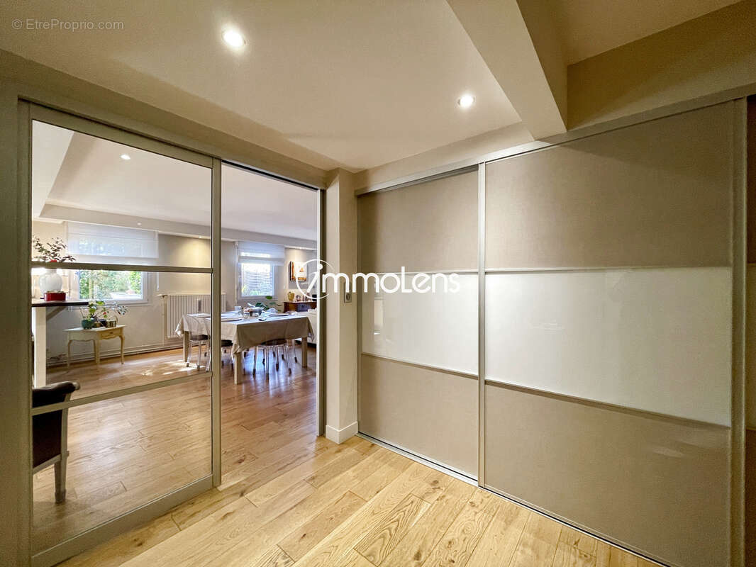 LENS Appartement T4 145m2 standing - terrasse - garage - photo 6