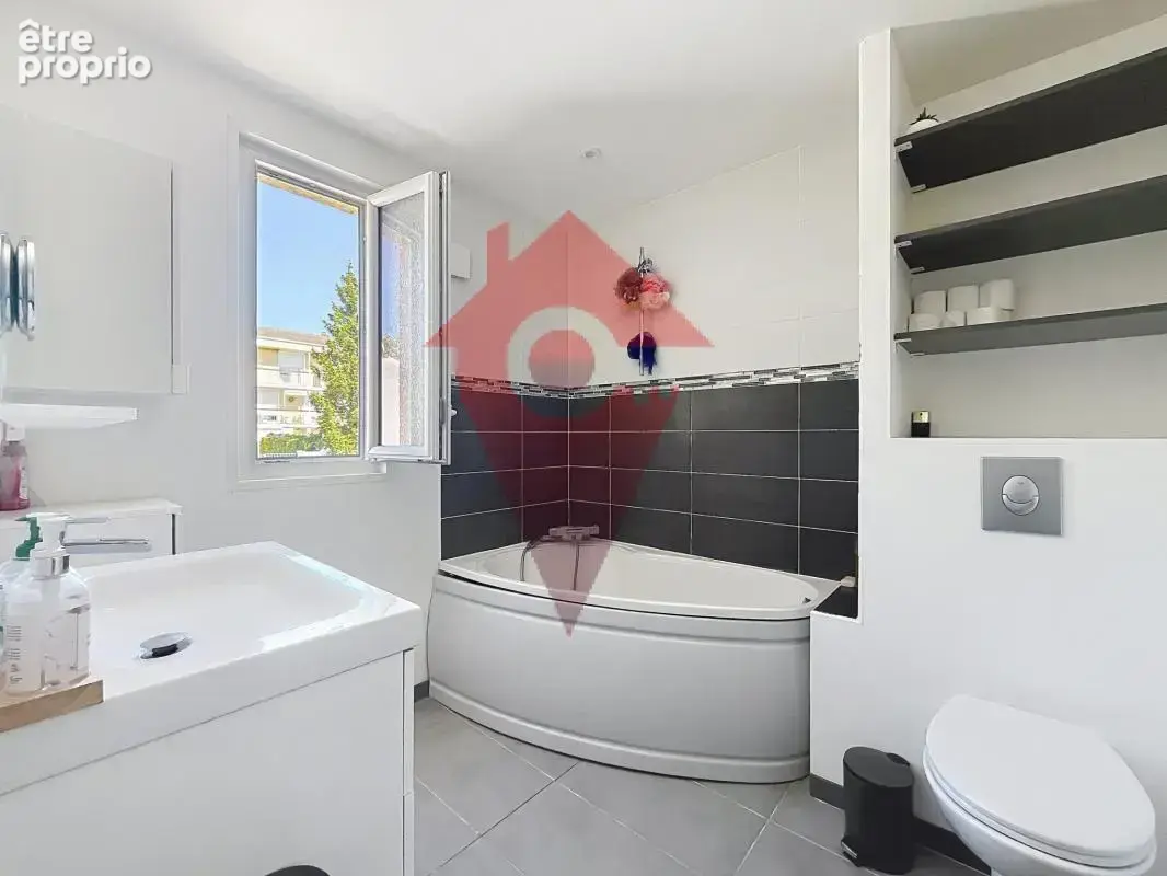 Maison familiale de 123 m2 avec 4 chambres, jardin et pisci - photo 8