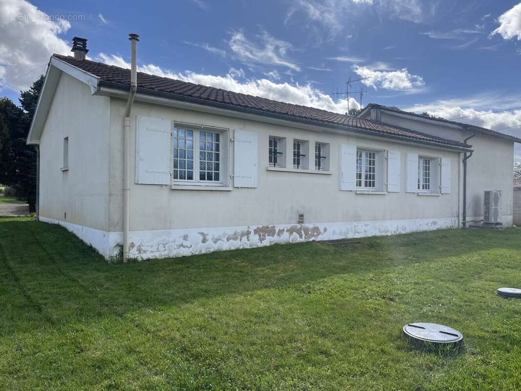 Maison à CHASSENEUIL-SUR-BONNIEURE