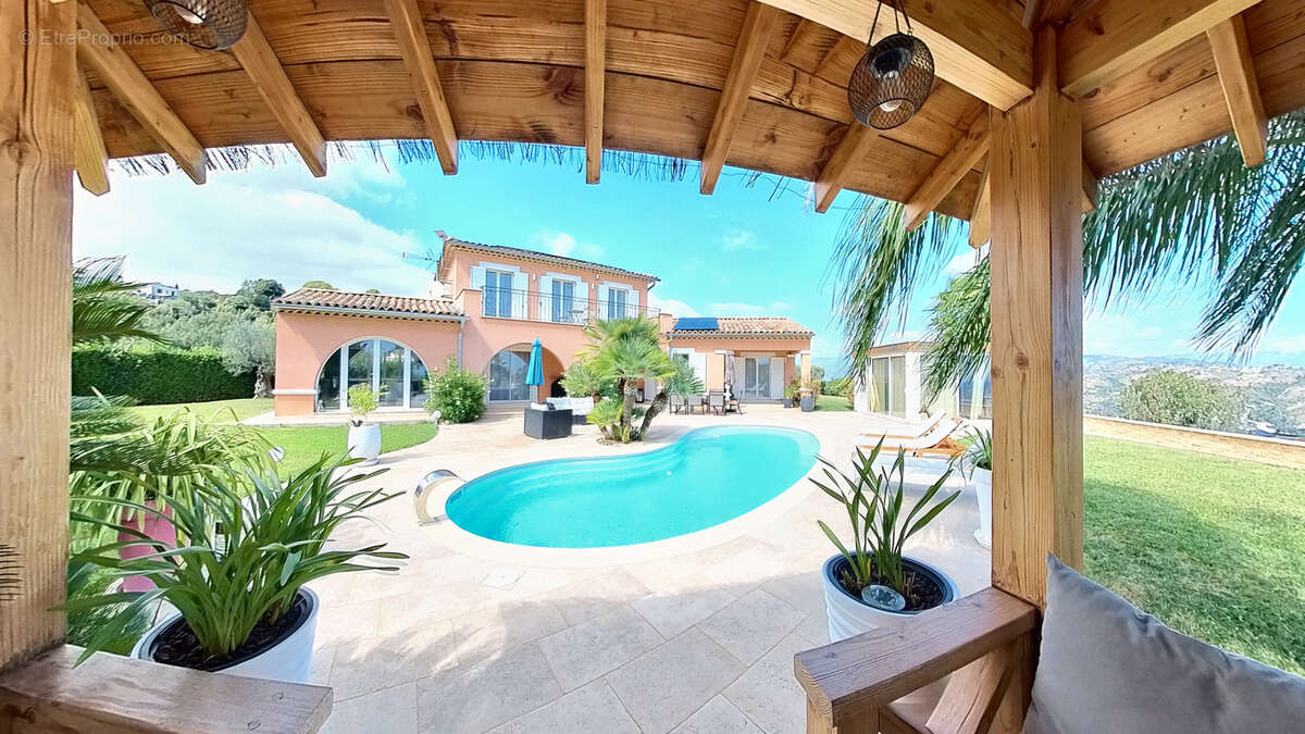 Maison à SAINT-LAURENT-DU-VAR