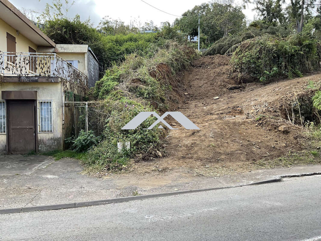 Terrain à SAINT-LEU