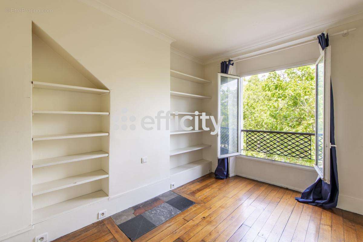 Appartement à PARIS-14E