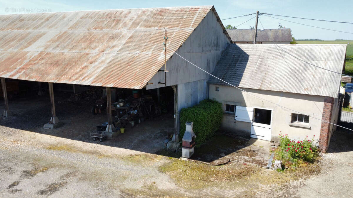 Authentique fermette avec dépendances, hangar et fort potentiel de valorisation - photo 9