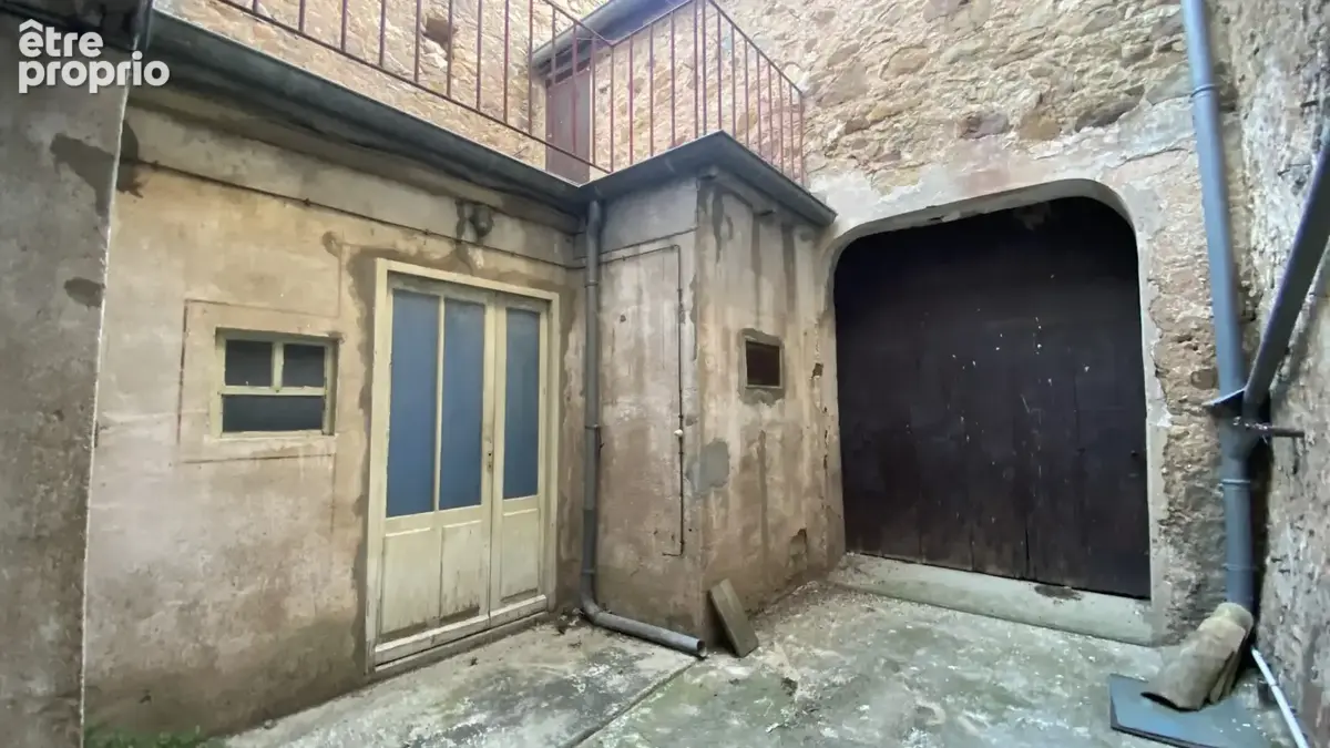 A vendre maison à rénover de 164 m2 avec cour et dépendances à Quarante   fort potentiel de division - photo 3