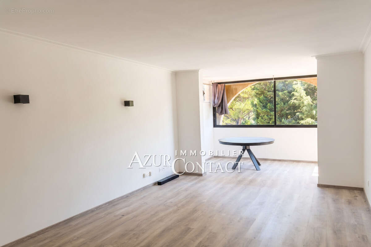 Appartement à MOUGINS