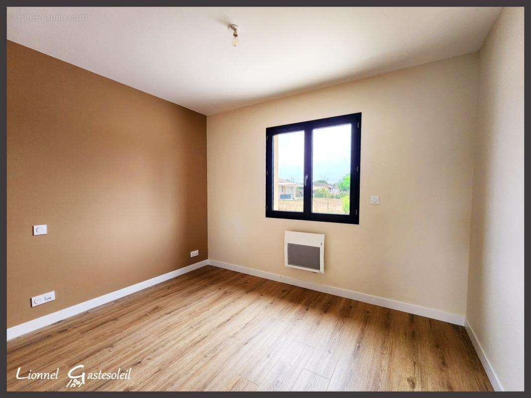 Maison à vendre de plain pied 3 pièces deux chambres sans travaux finition premium sur la commune du FLEIX (24) - photo 11