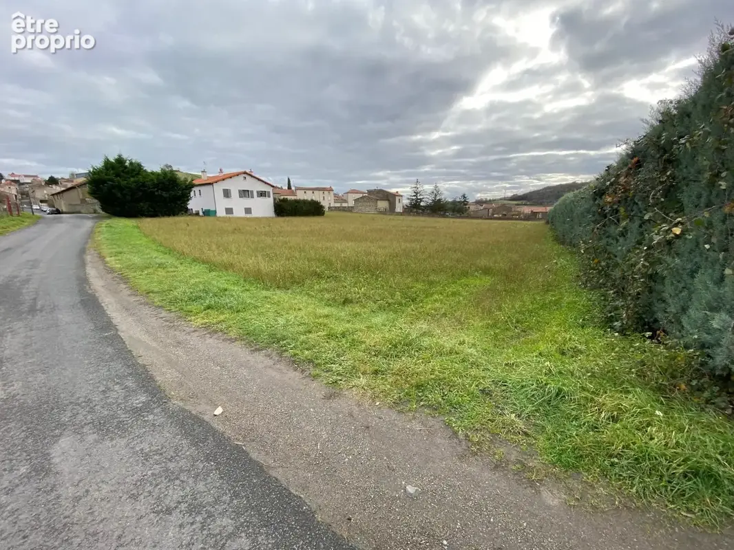 Terrain à SAINT-YVOINE
