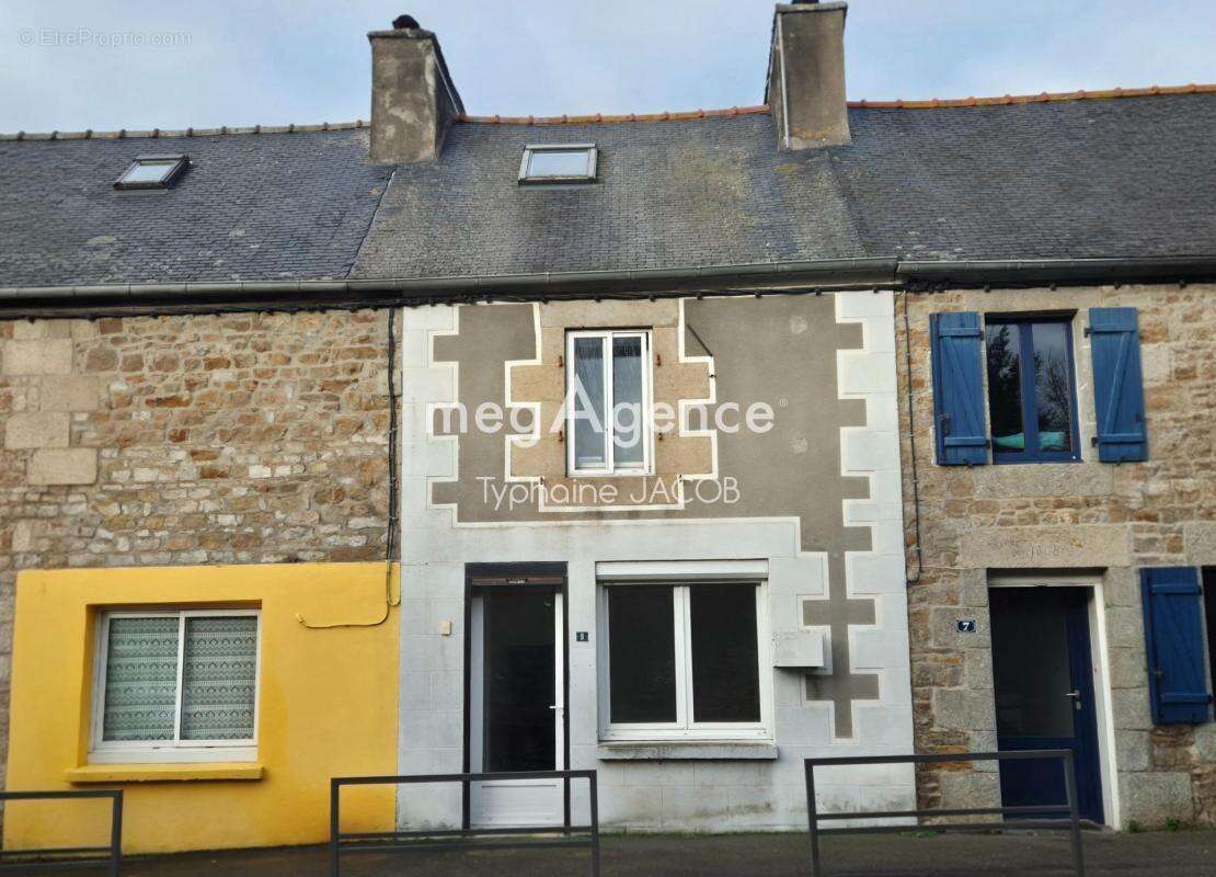 Maison à PLOURIVO