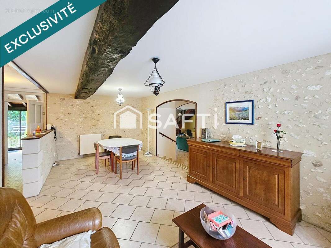 Maison 205 m² à Saint-Leon-Sur-L'isle  - photo 2