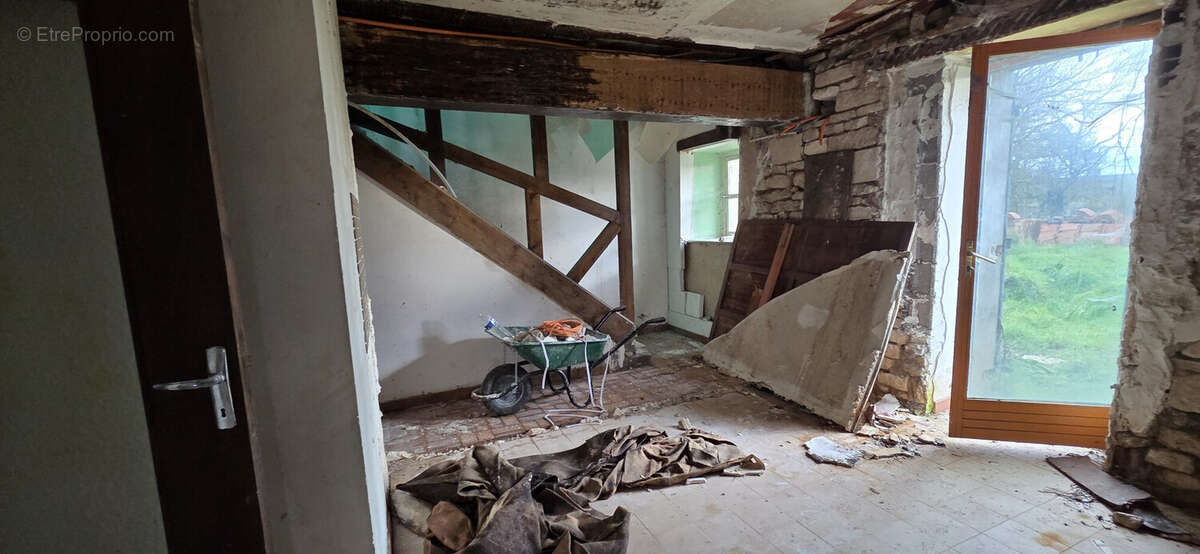 Maison à MOUTIERS-SAINT-JEAN