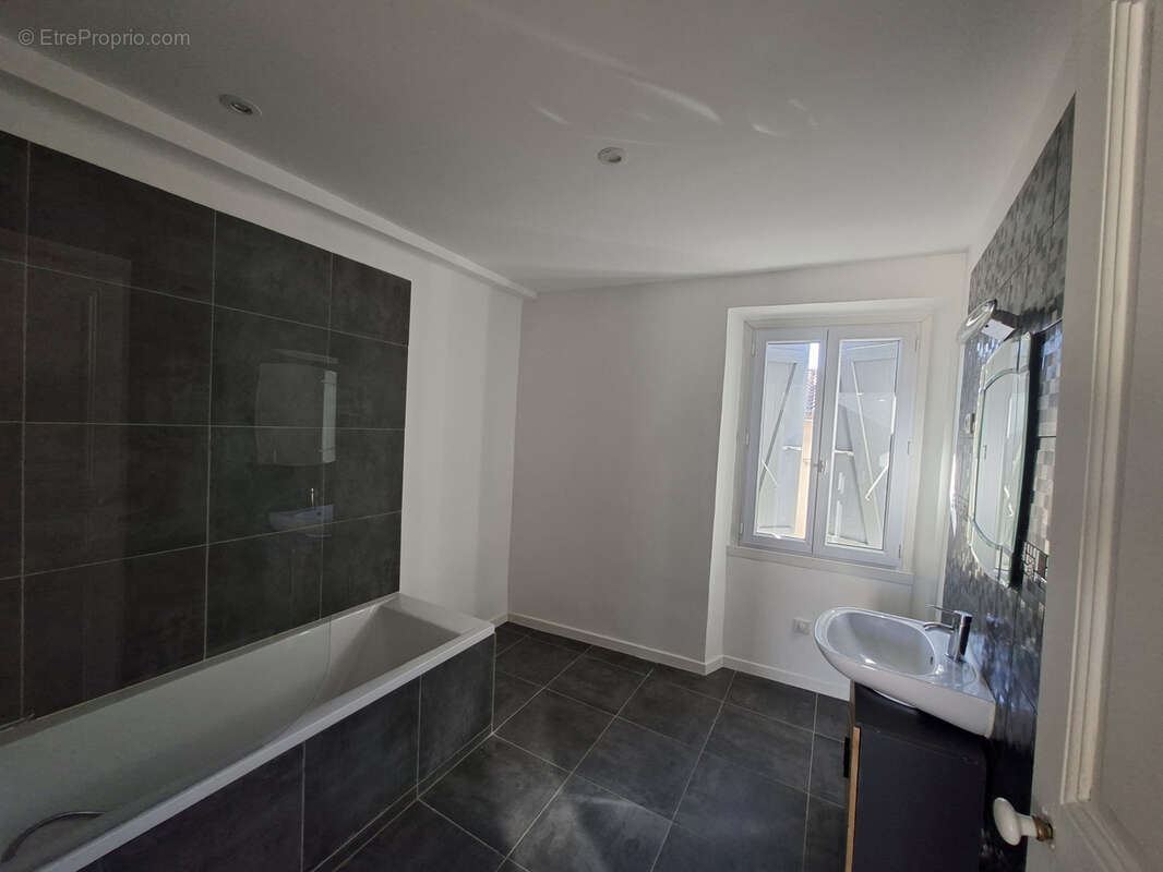 Appartement à SAINT-CYR-SUR-MER