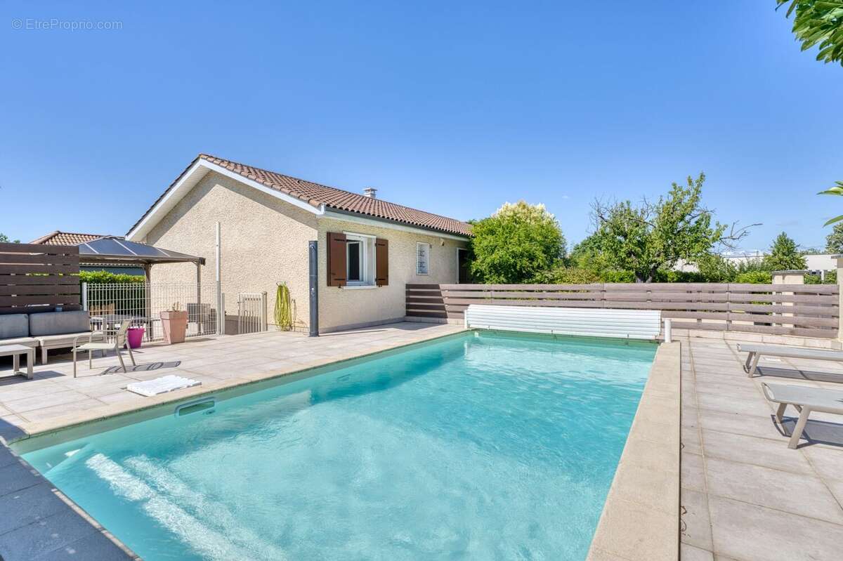 Maison 145 m² à Saint-Priest  - photo 4