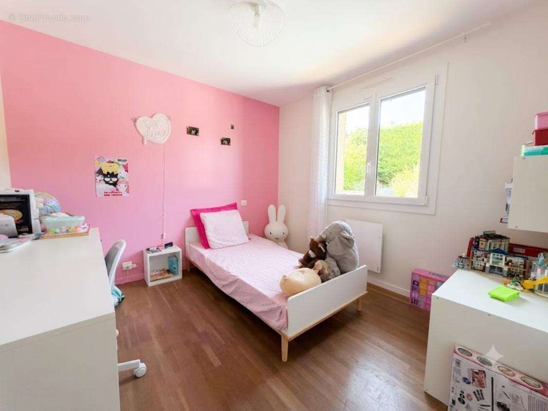 Maison à vendre La Roche-Blanche (63670) – Villa 7 pièces 172 m² avec piscine et vue imprenable - photo 10
