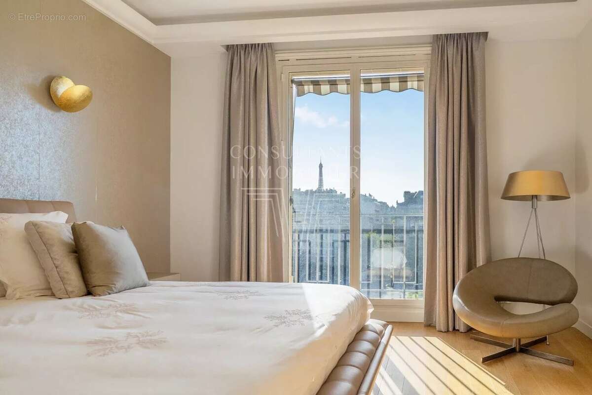 Appartement à PARIS-16E
