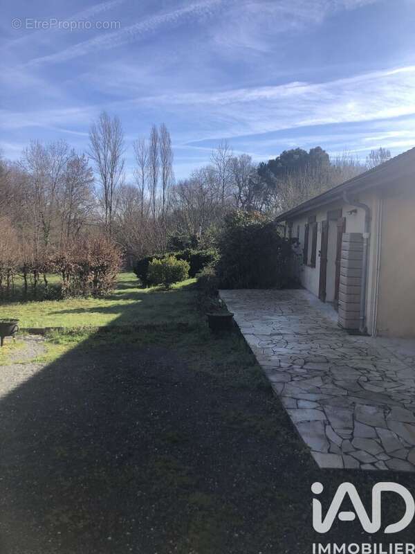 Maison 145 m² à Saint-Martin-De-Laye  - photo 7