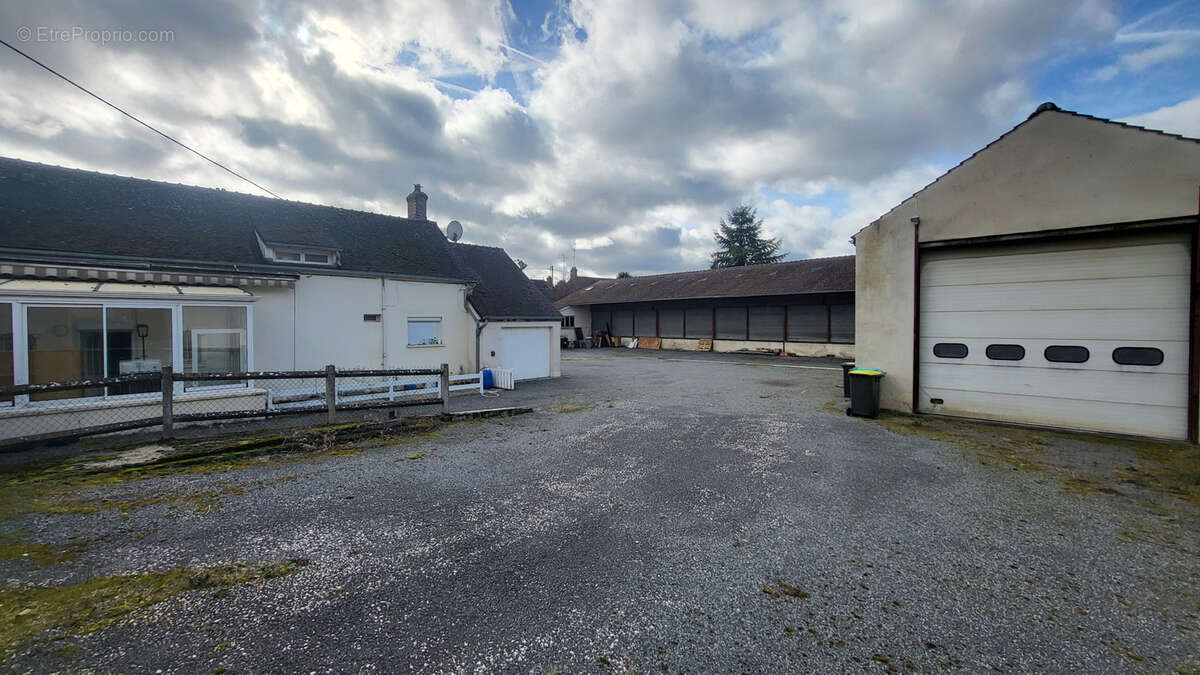 Commerce à DONNEMARIE-DONTILLY