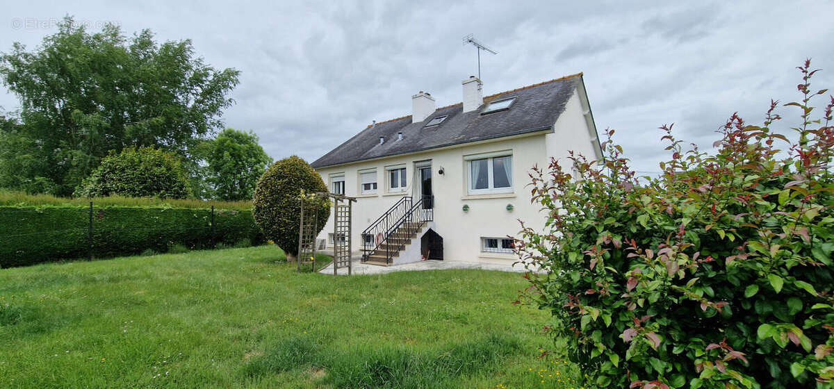 Maison à PLOUGUENAST