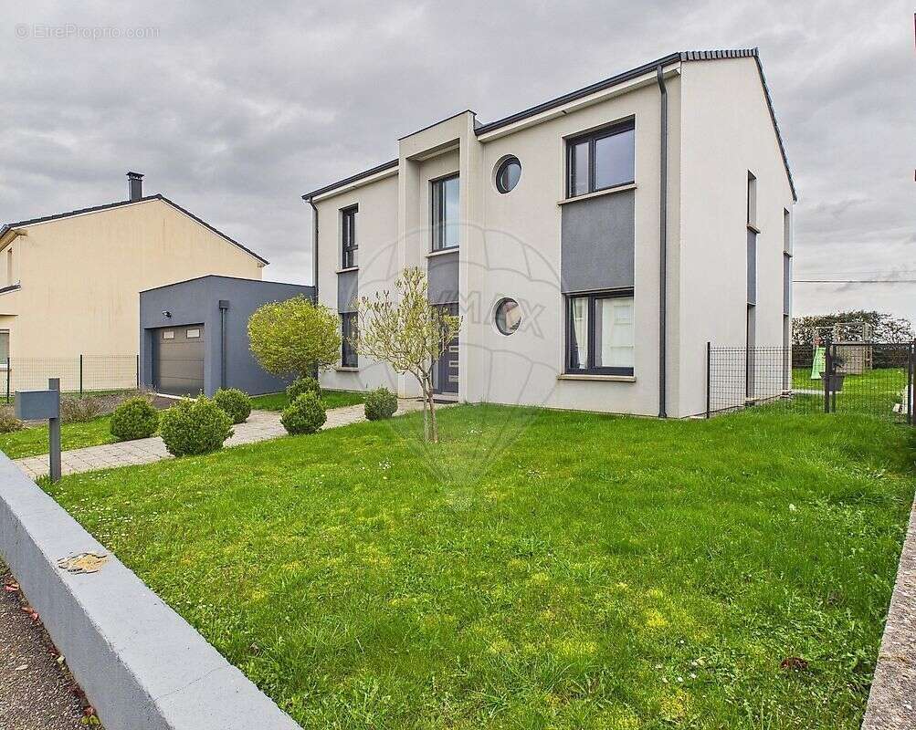 Maison à AMANVILLERS