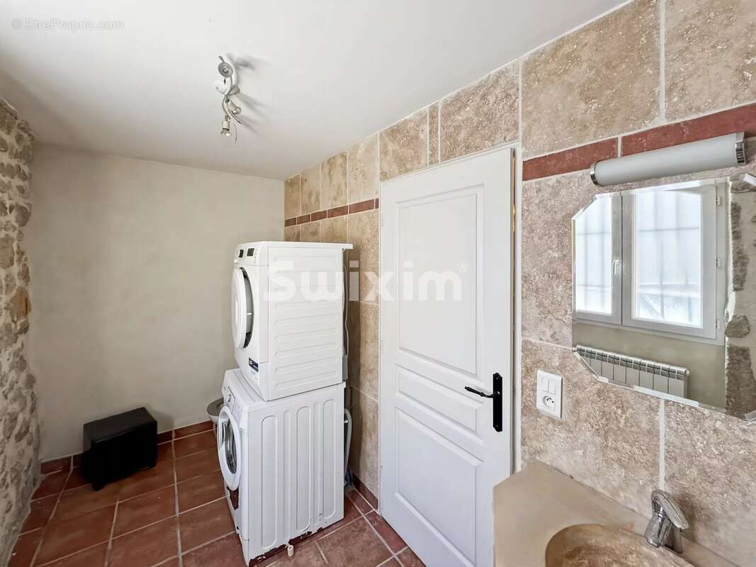 Maison à SAINTE-CECILE-LES-VIGNES