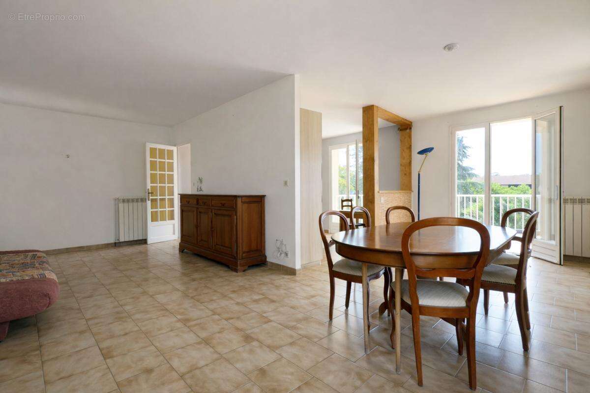 Maison 5 Pièces de 92 m2 avec piscine et garages à Laboutarié 81120 - photo 4