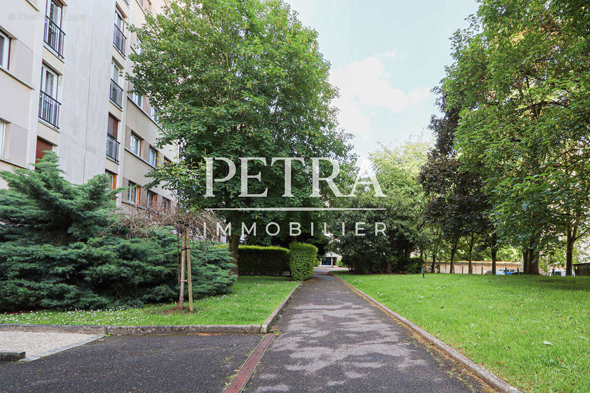 Appartement à FRESNES