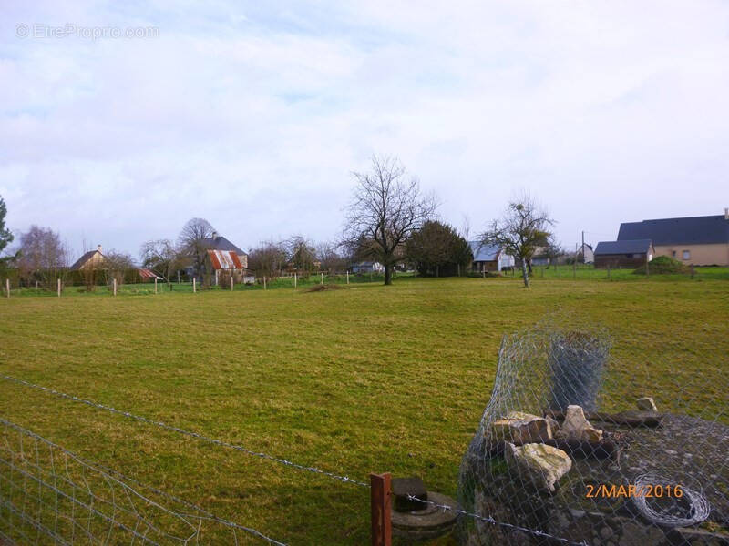 Terrain à SAINT-SEVER-CALVADOS