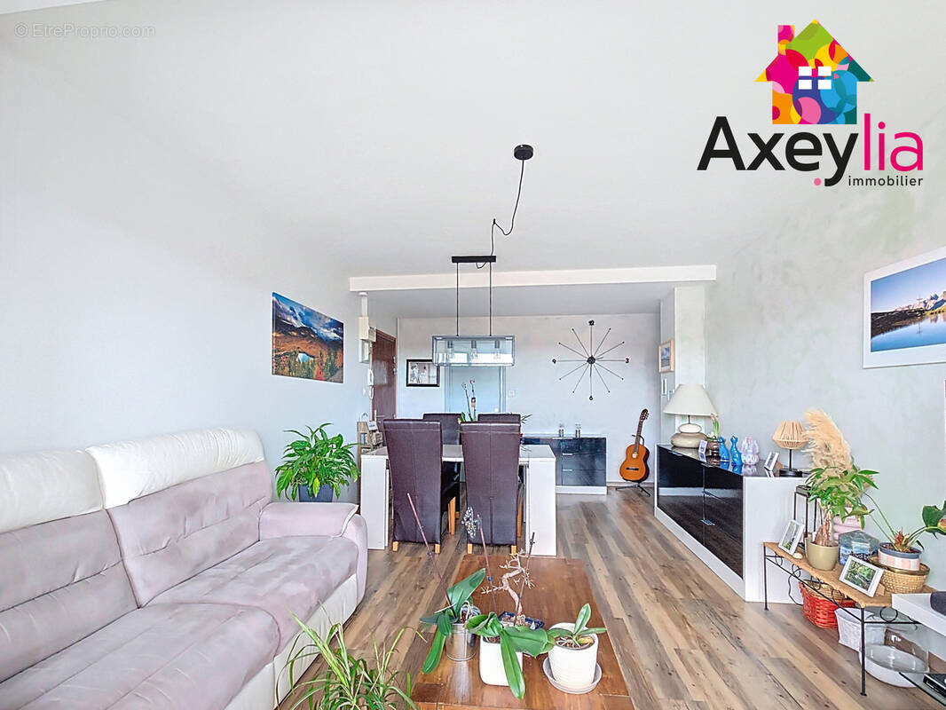 Appartement à LE COTEAU