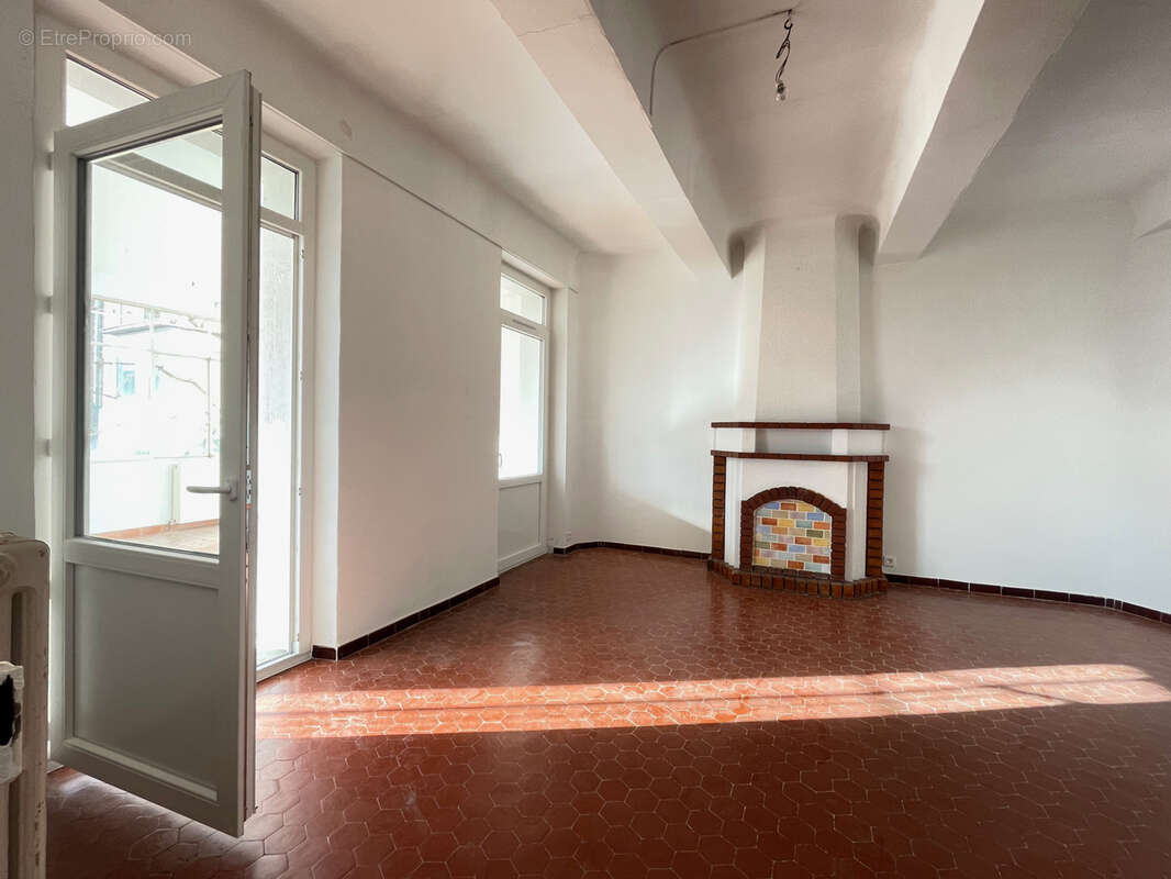 Appartement à SALERNES