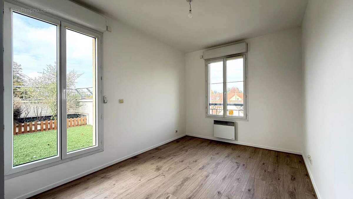 Appartement à EZANVILLE