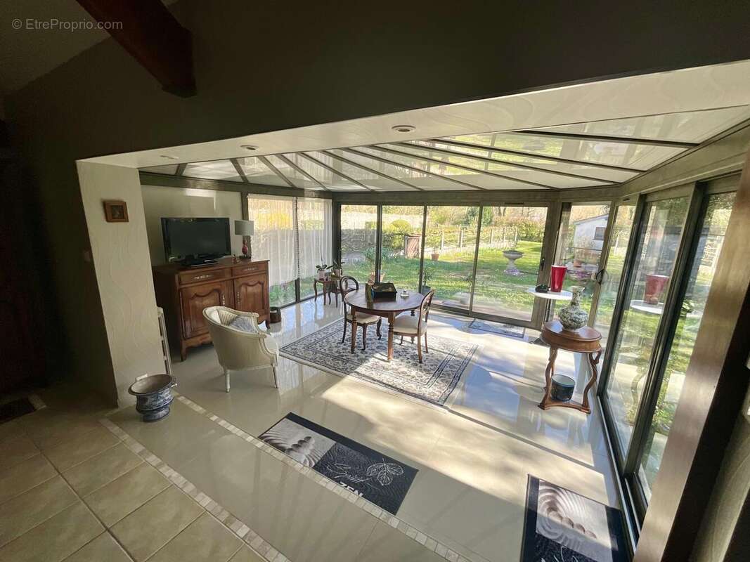 Maison 185 m² à Mehun-Sur-Yevre  - photo 2