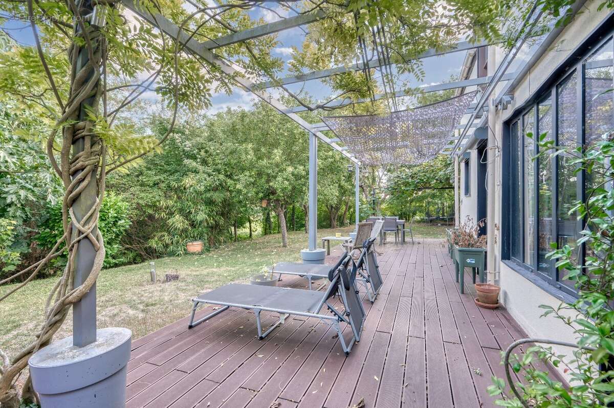 Maison à LE MESNIL-LE-ROI