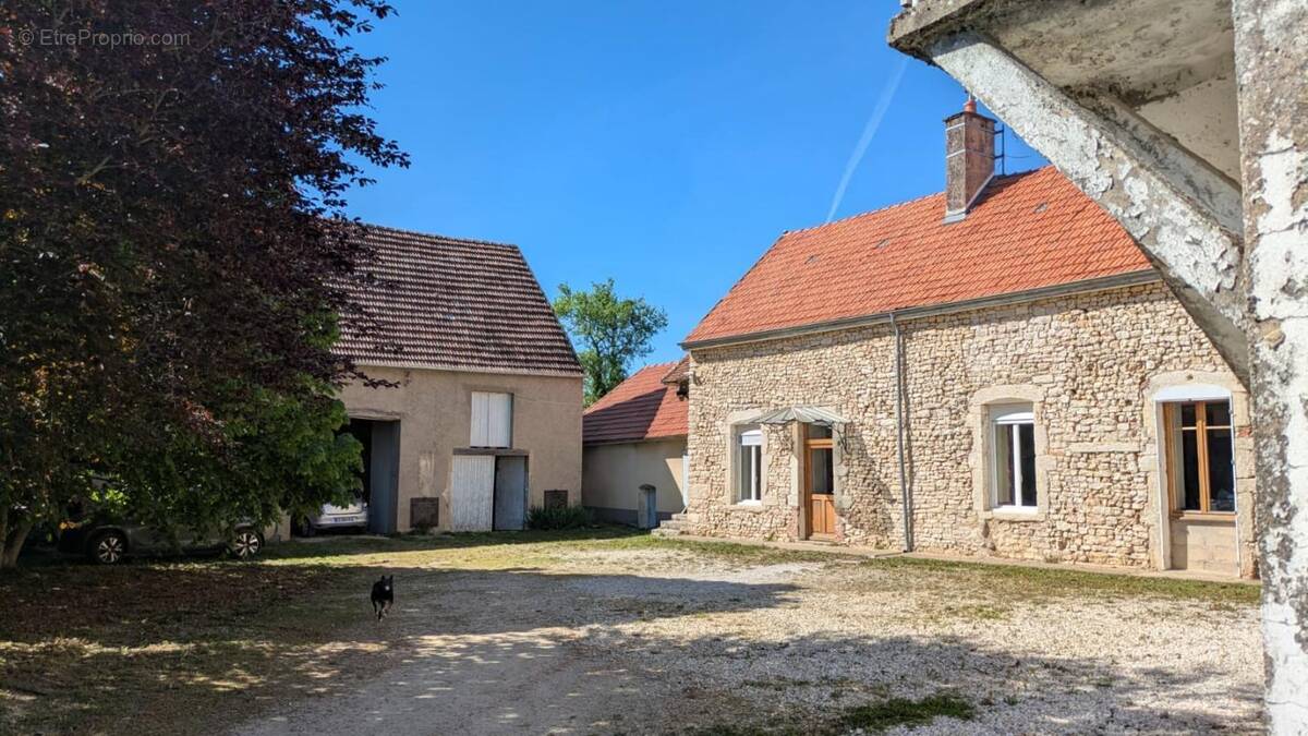 Maison à MIREBEAU-SUR-BEZE