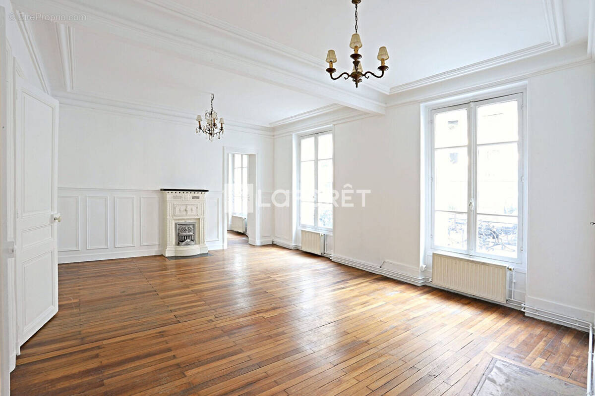 Appartement à PARIS-14E