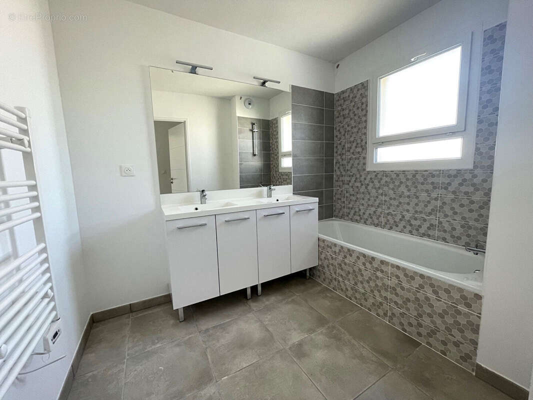 Appartement à BEAUZELLE