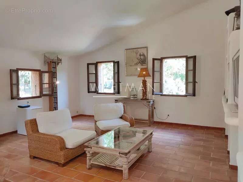 Maison à LA GARDE-FREINET