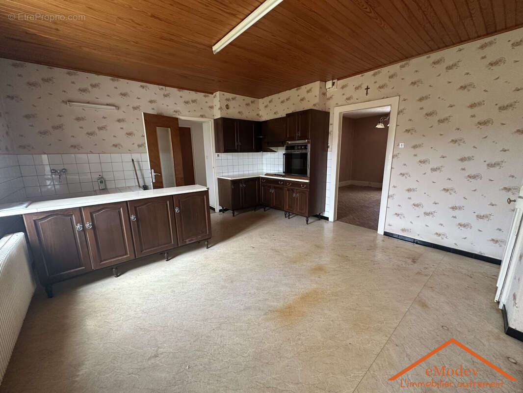 Maison 111 m² à Eloyes  - photo 7