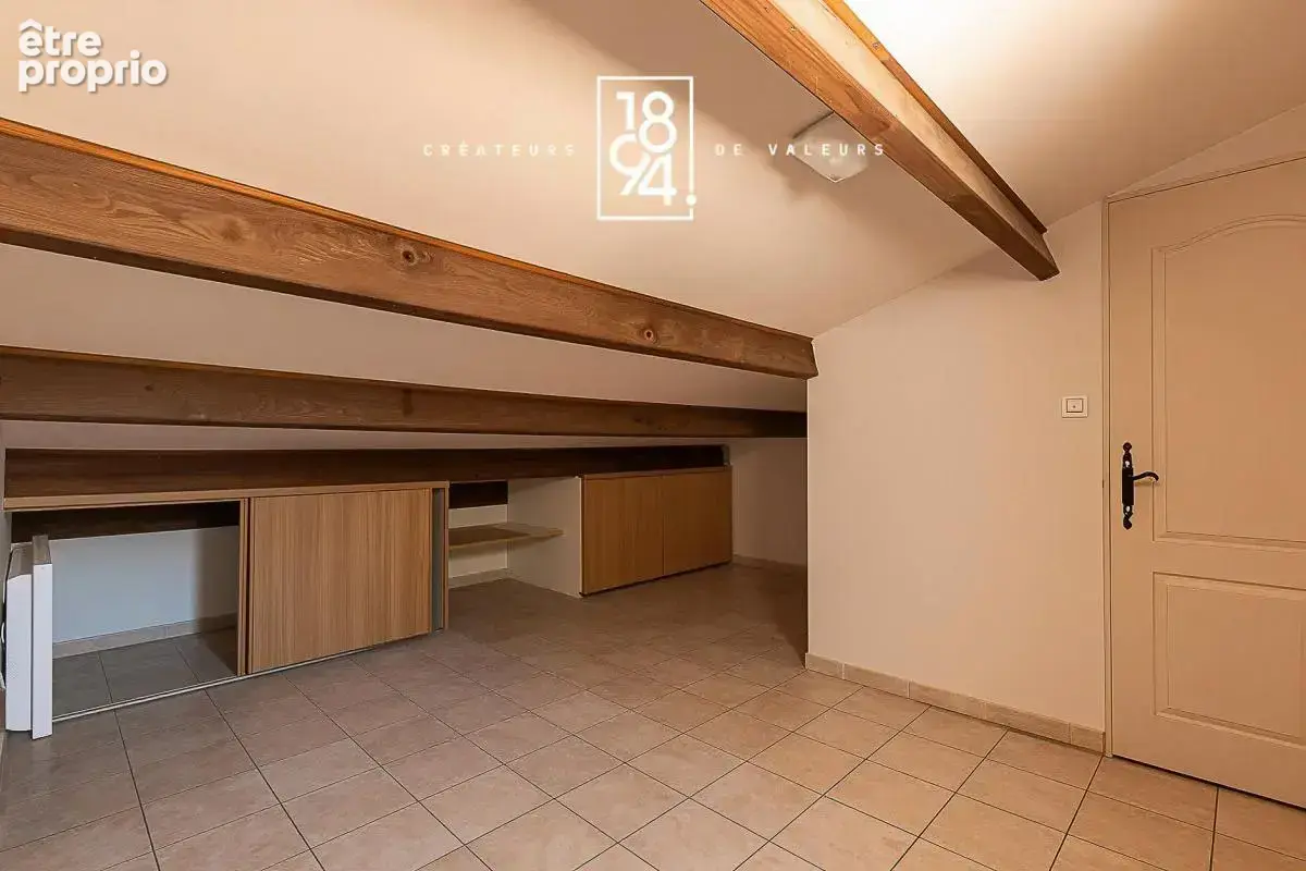 Maison familiale d'environ 160 m² avec piscine édifiée sur un terrain de 1 430 m² entre Eoures et Aubagne 13400 - photo 15