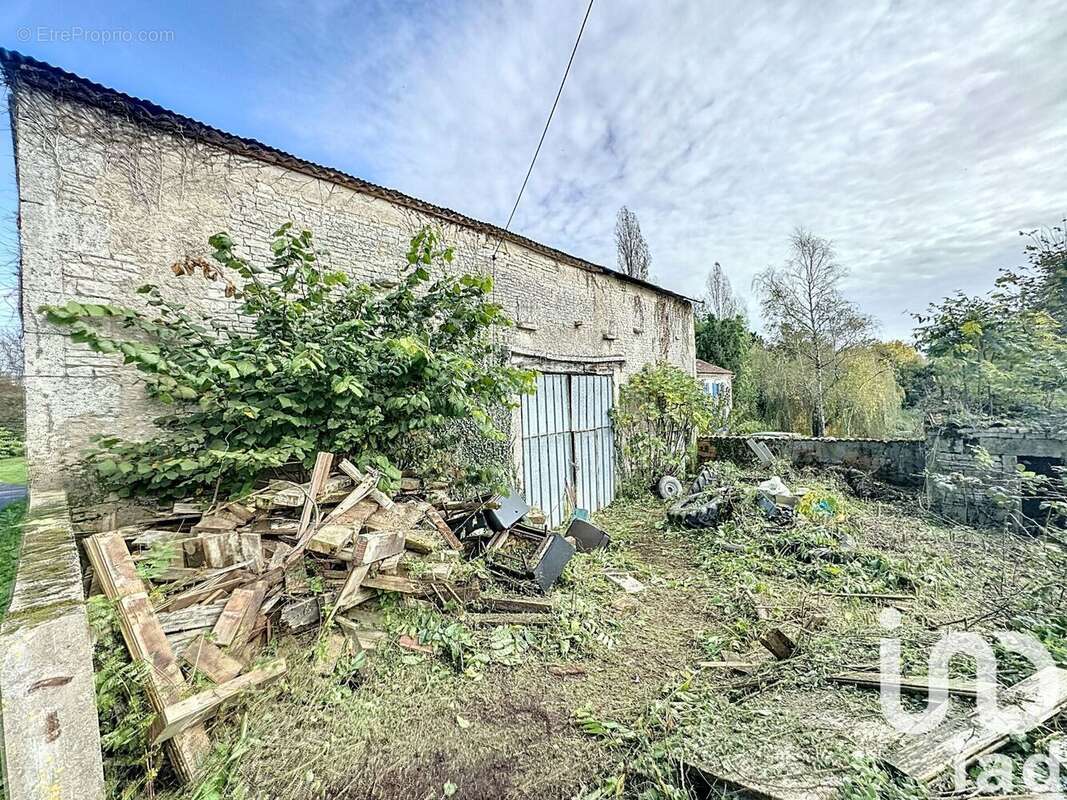 Maison 260 m² à Jauldes  - photo 4