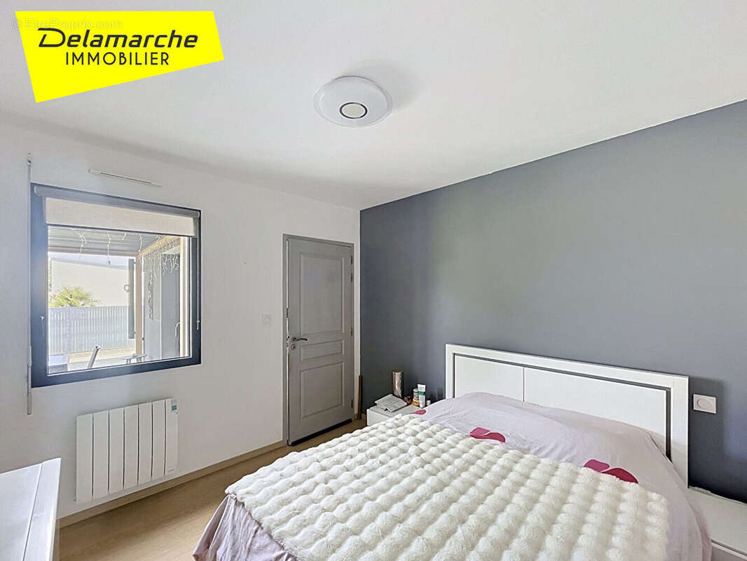 Maison RARE A LA VENTE de Plain pied à Ducey-les Chéris quatre chambres et proche commerces  et A 84 - photo 9