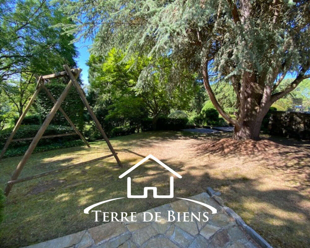 Maison de caractère avec parc paysagé   243 m2 habitables   8 pièces   plus Sous-sol complet   Parc arboré - photo 4